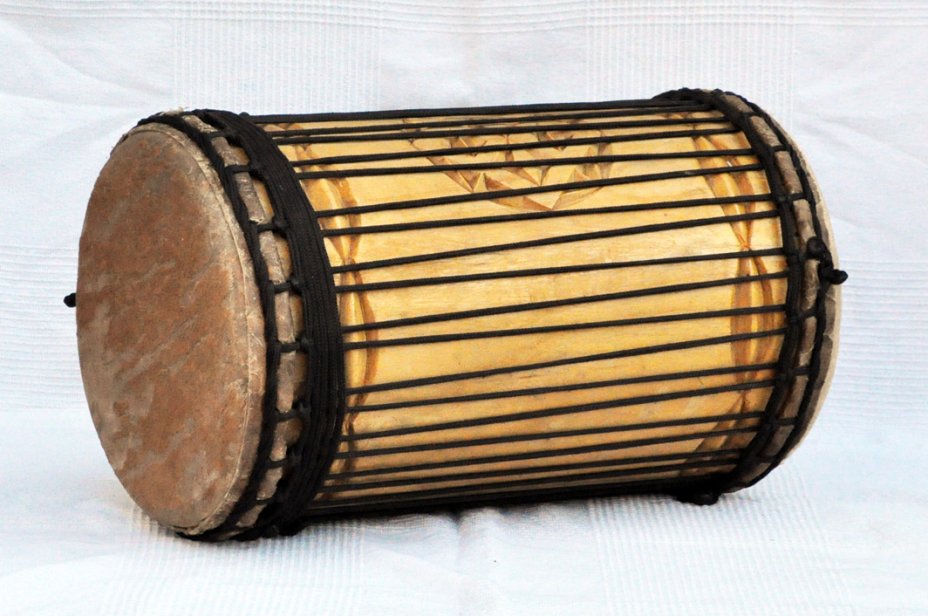 Melina traditional mounting kenkeni dunun - Guinea dunun drum