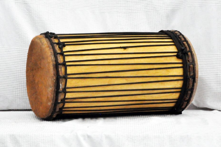 Melina traditional mounting kenkeni dunun - Guinea dunun drum