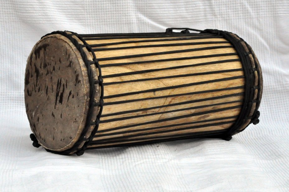 Melina traditional mounting kenkeni dunun - Guinea dunun drum