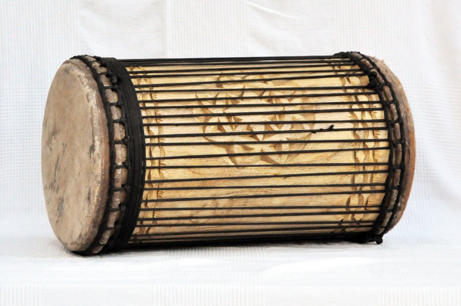 Melina traditional mounting sangban dunun - Guinea dunun drum