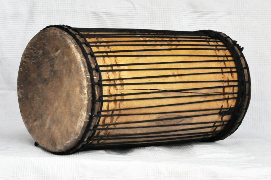 Melina traditional mounting sangban dunun - Guinea dunun drum