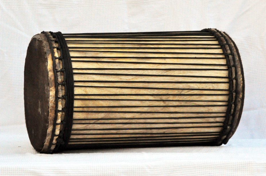 Melina traditional mounting dununba dunun - Guinea dunun drum
