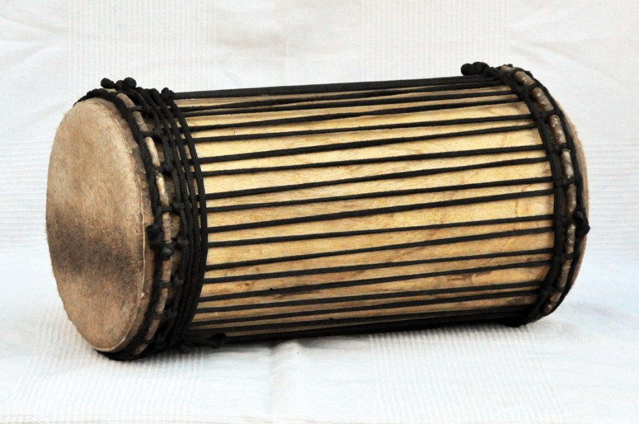 Melina traditional mounting kenkeni dunun - Guinea dunun drum