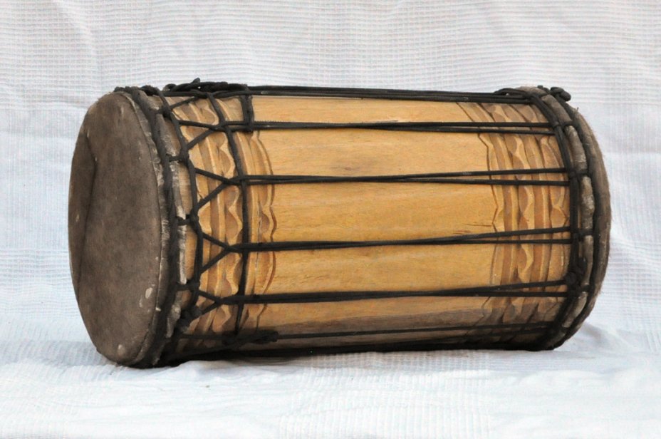 Melina traditional mounting kenkeni dunun - Guinea dunun drum