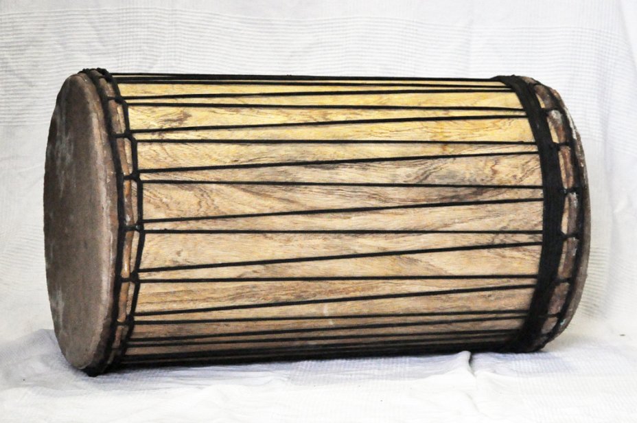 Melina traditional mounting dununba dunun - Guinea dunun drum