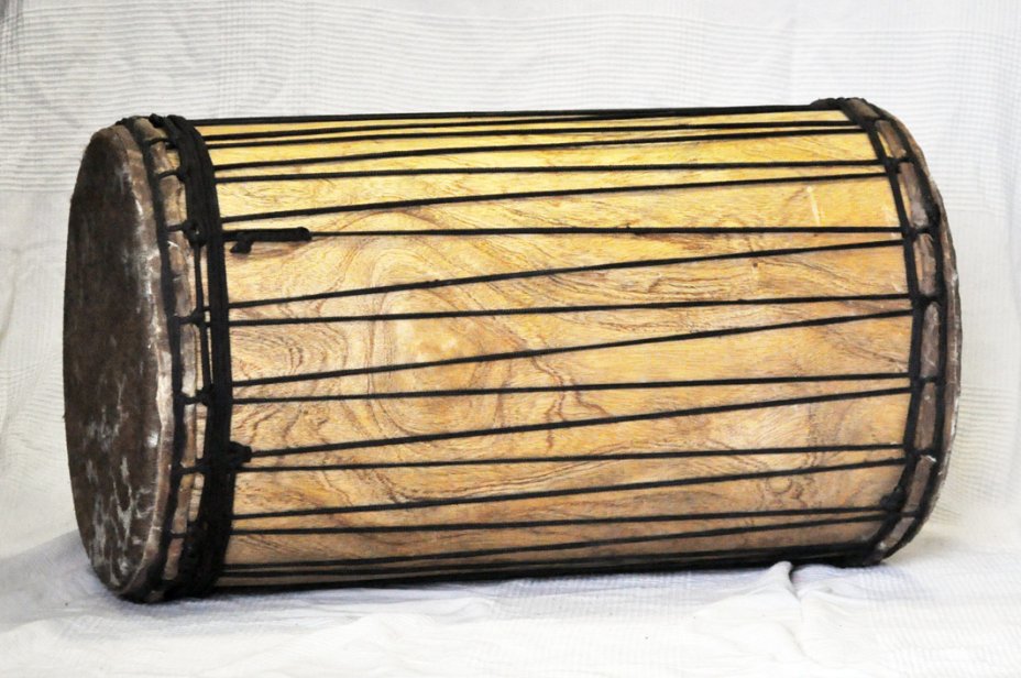 Melina traditional mounting dununba dunun - Guinea dunun drum