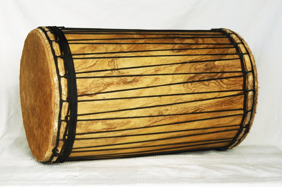 Melina traditional mounting dununba dunun - Guinea dunun drum