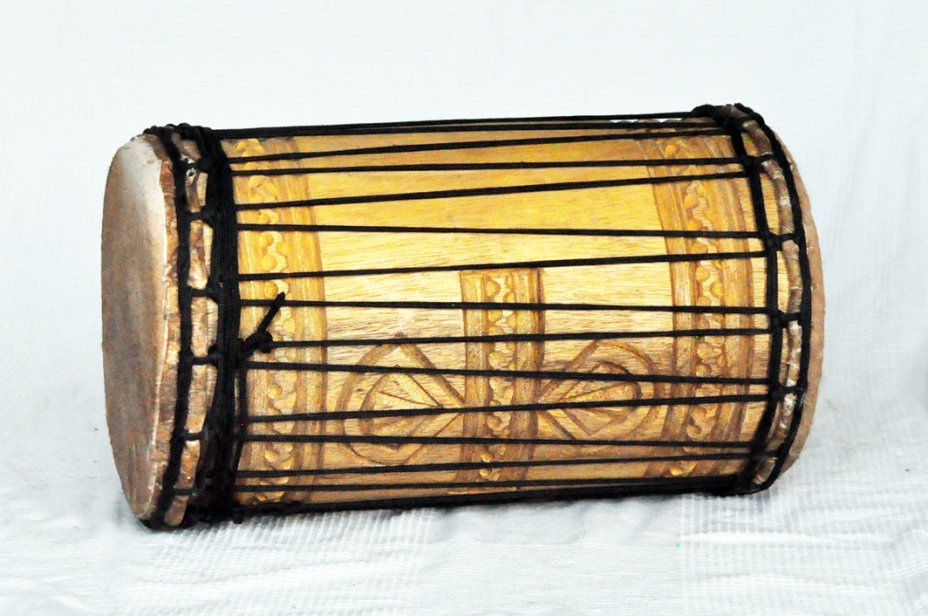 Melina traditional mounting kenkeni dunun - Guinea dunun drum