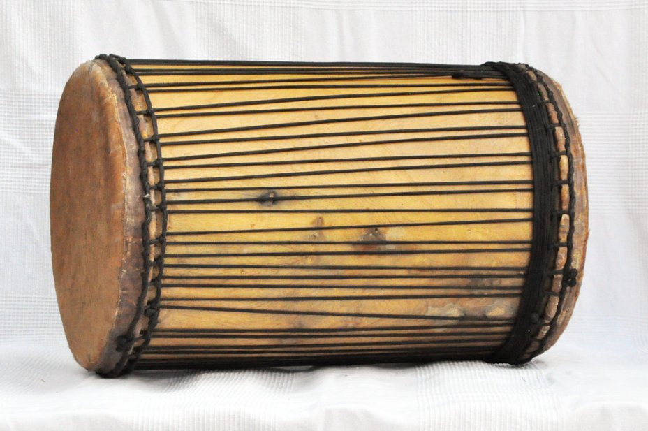 Melina traditional mounting dununba dunun - Guinea dunun drum