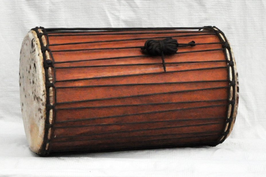 African dundun: Mali dundunba djun djun drum in lingue