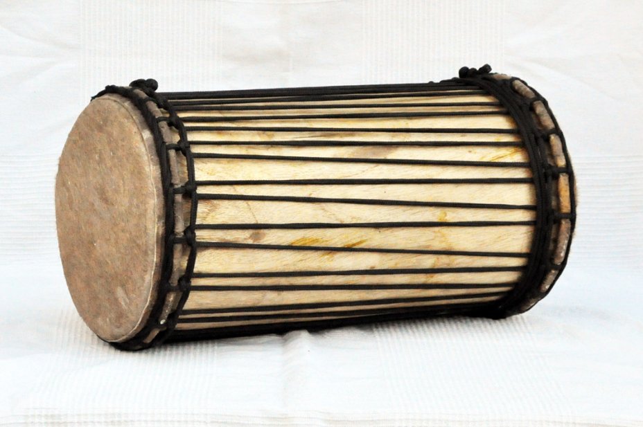 Melina traditional mounting kenkeni dunun - Guinea dunun drum
