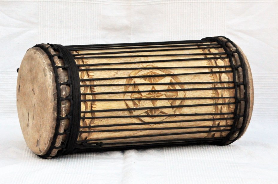 Melina traditional mounting kenkeni dunun - Guinea dunun drum