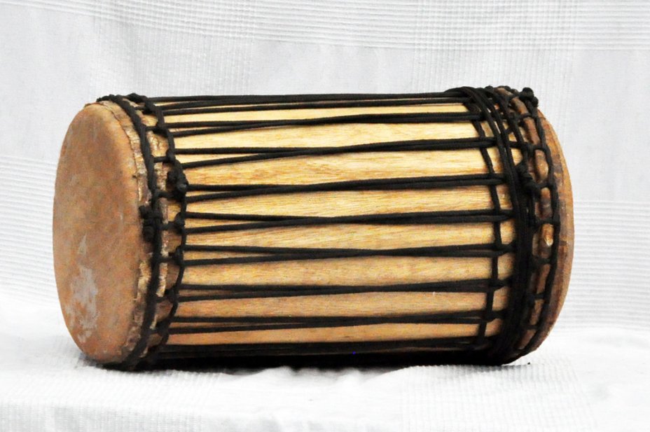 Melina traditional mounting kenkeni dunun - Guinea dunun drum