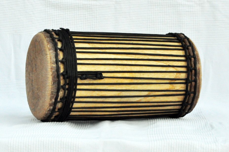 Melina traditional mounting kenkeni dunun - Guinea dunun drum
