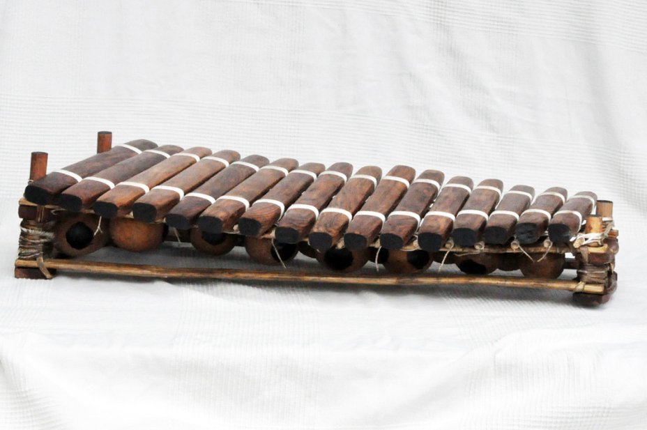 Diatonic Guinea balafon 16 keys