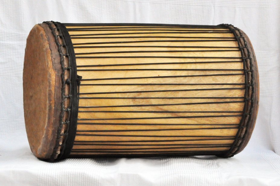Melina traditional mounting dununba dunun - Guinea dunun drum