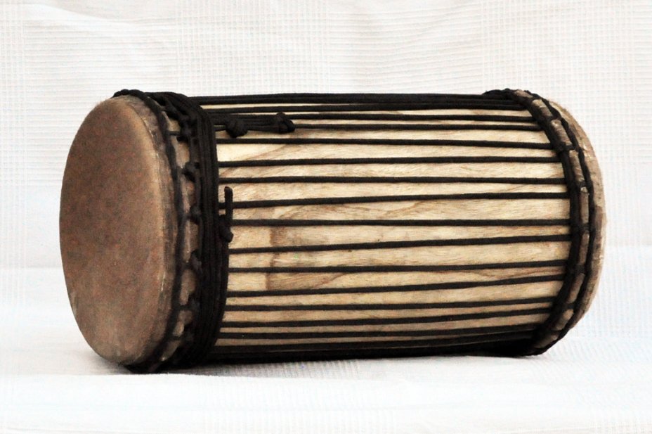 Melina traditional mounting kenkeni dunun - Guinea dunun drum