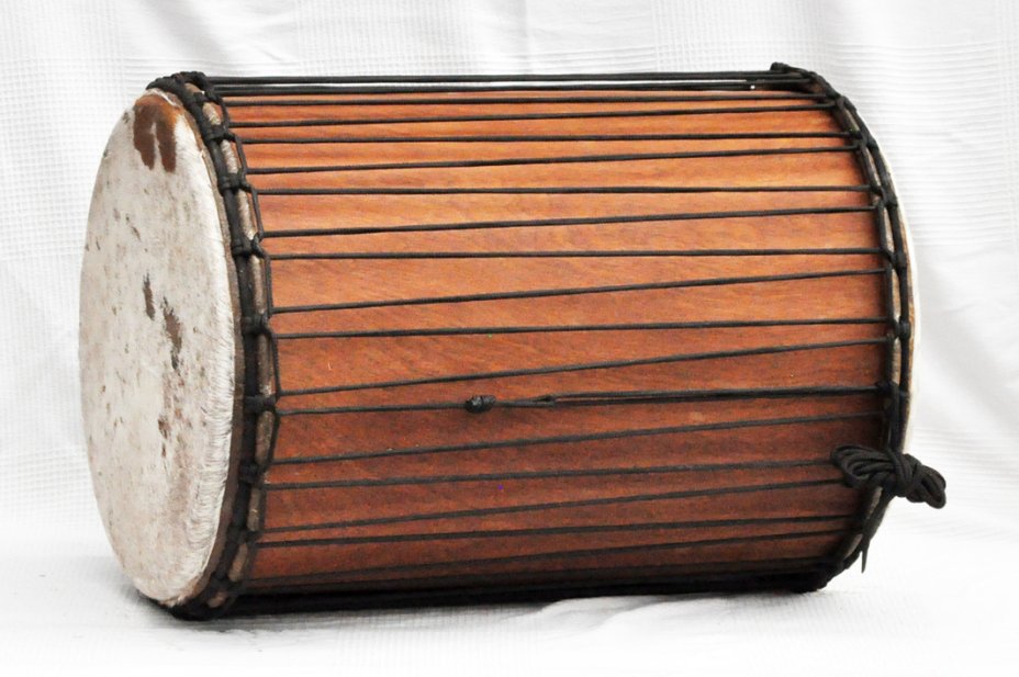 African dundun: Mali dundunba djun djun drum in lingue
