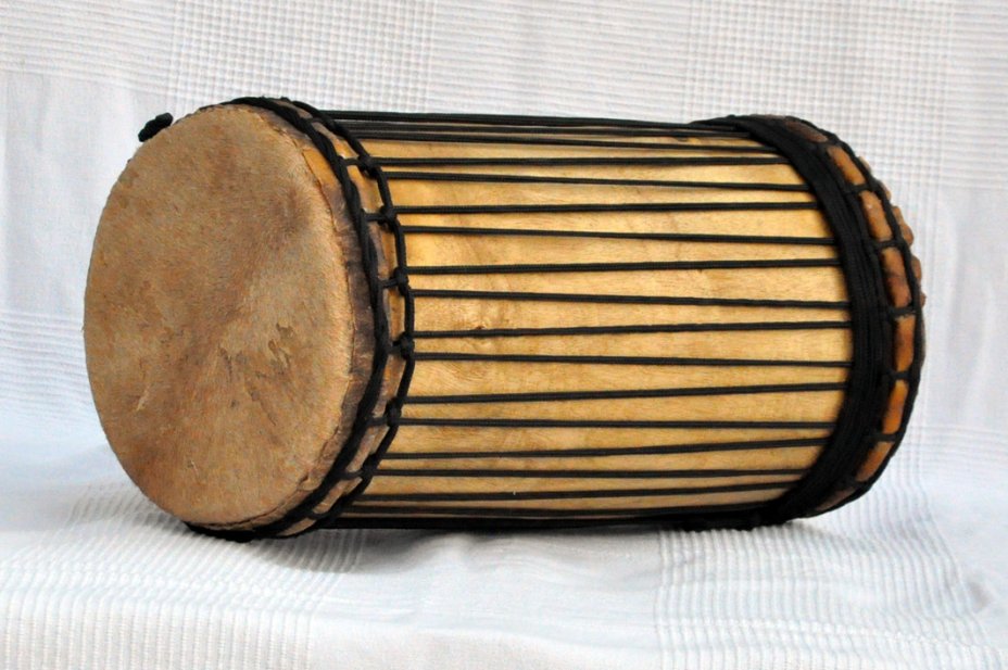 Melina traditional mounting kenkeni dunun - Guinea dunun drum