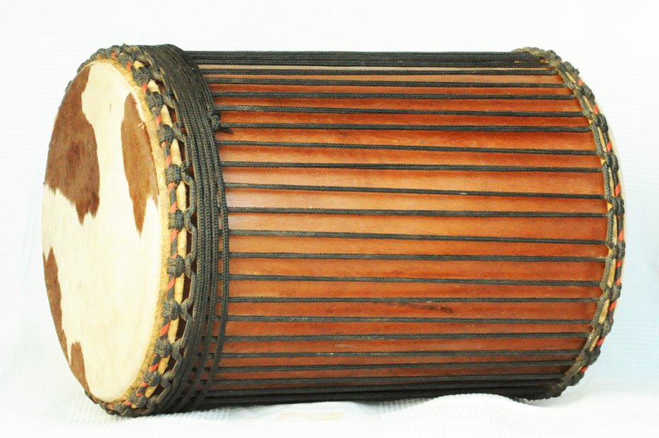 African dundun: Mali dundunba djun djun drum in lingue