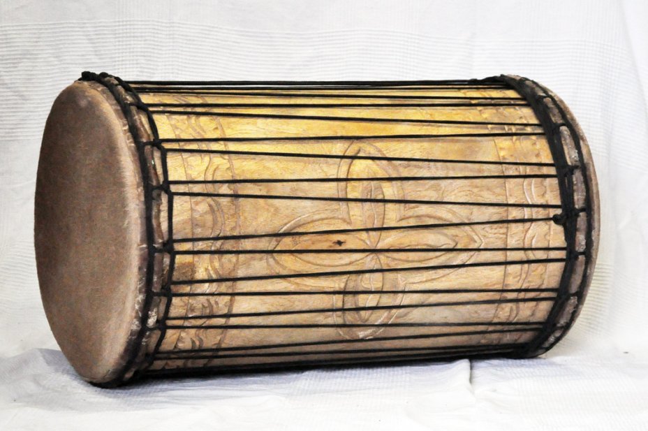Melina traditional mounting dununba dunun - Guinea dunun drum