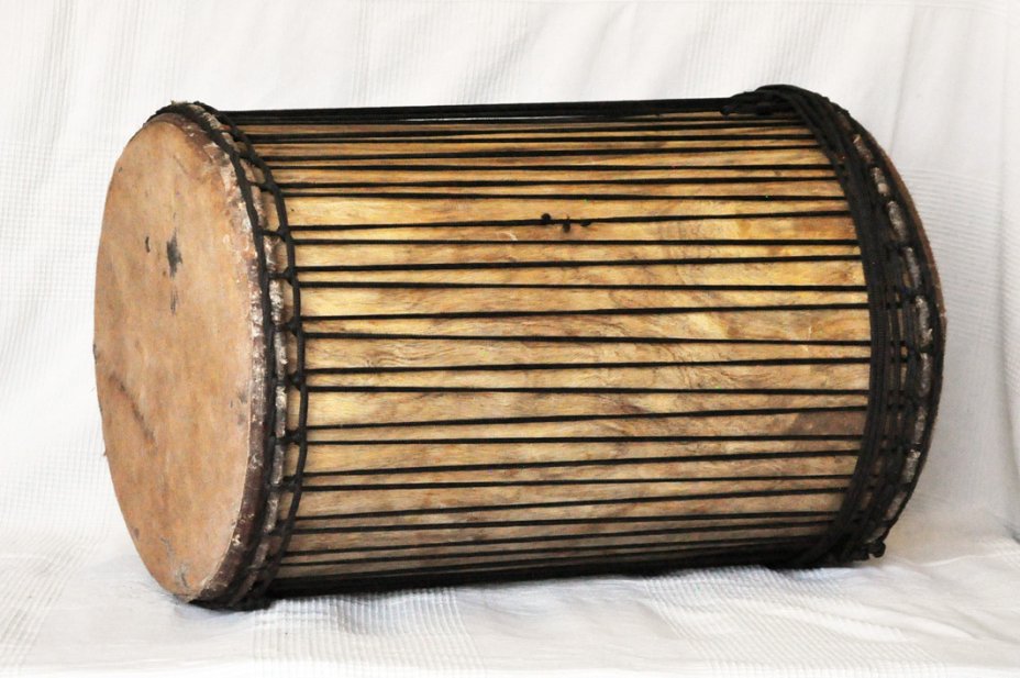 Melina traditional mounting dununba dunun - Guinea dunun drum