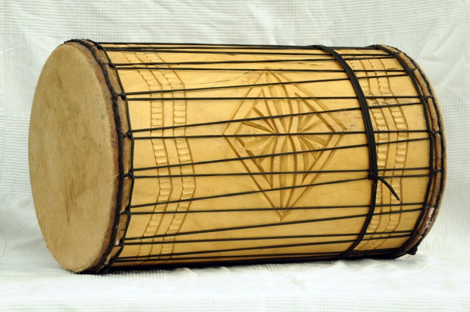 Melina traditional mounting dununba dunun - Guinea dunun drum