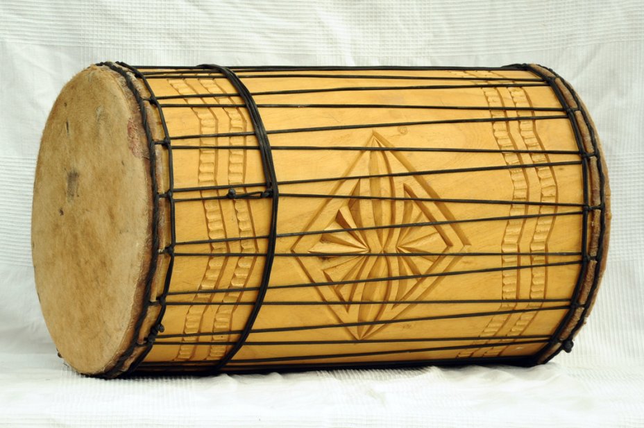 Melina traditional mounting dununba dunun - Guinea dunun drum