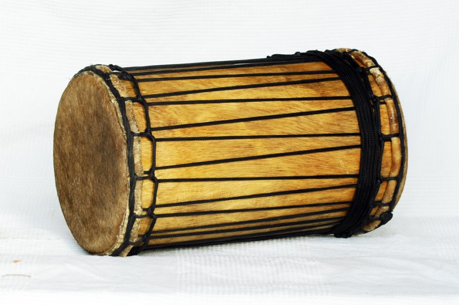 Melina traditional mounting kenkeni dunun - Guinea dunun drum