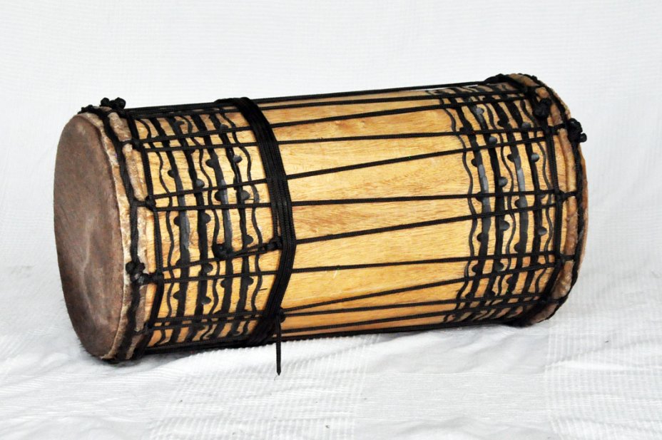 Melina traditional mounting kenkeni dunun - Guinea dunun drum