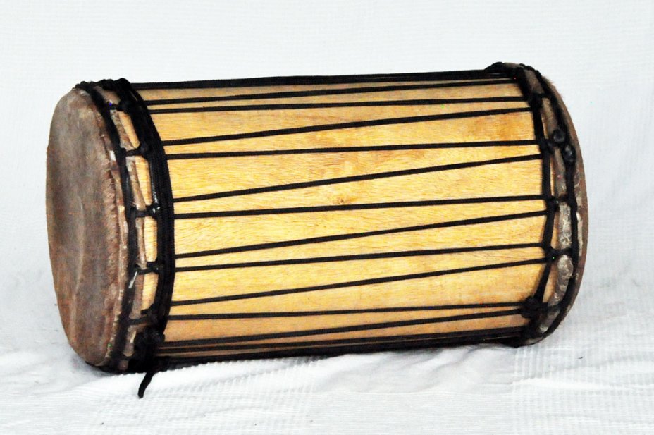 Melina traditional mounting kenkeni dunun - Guinea dunun drum