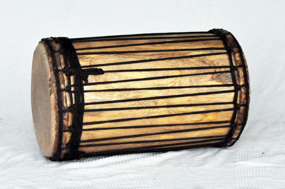 Melina traditional mounting kenkeni dunun - Guinea dunun drum