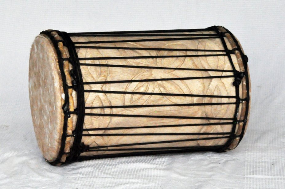 Melina traditional mounting kenkeni dunun - Guinea dunun drum