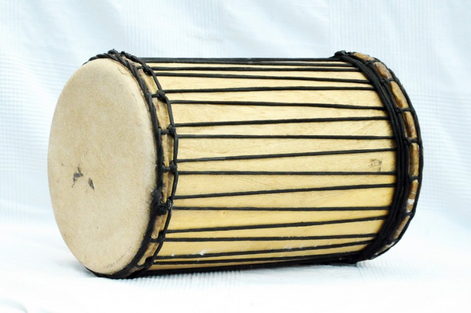 Melina traditional mounting kenkeni dunun - Guinea dunun drum