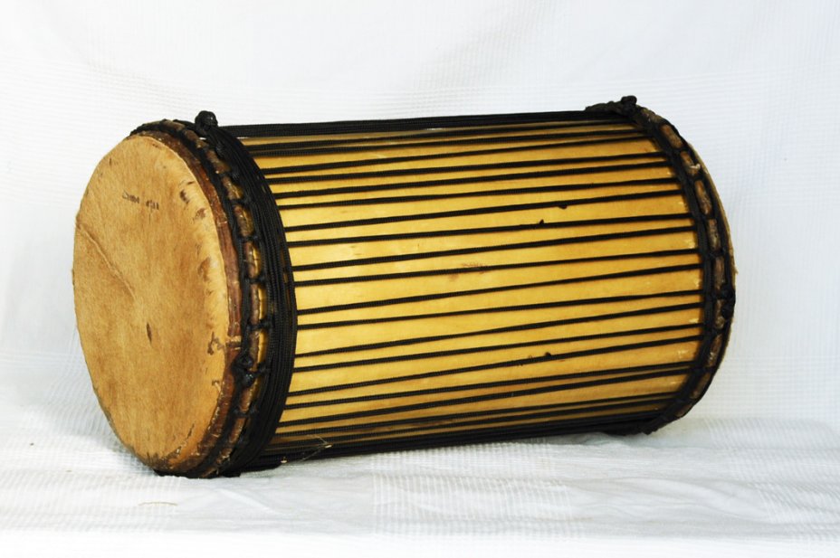 Melina traditional mounting sangban dunun - Guinea dunun drum