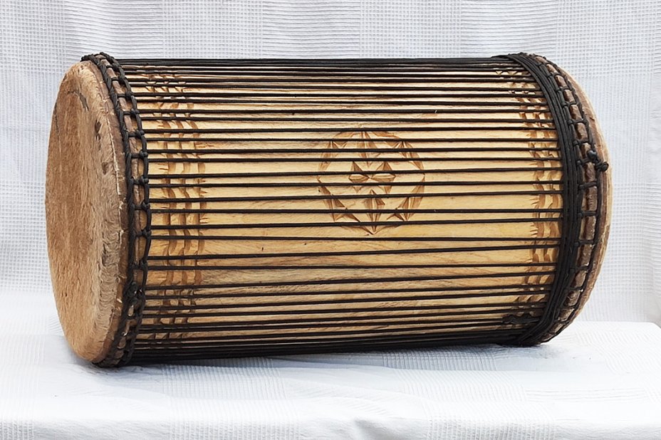 Melina traditional mounting dununba dunun - Guinea dunun drum