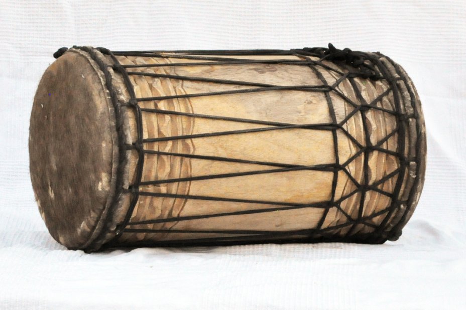 Melina traditional mounting kenkeni dunun - Guinea dunun drum