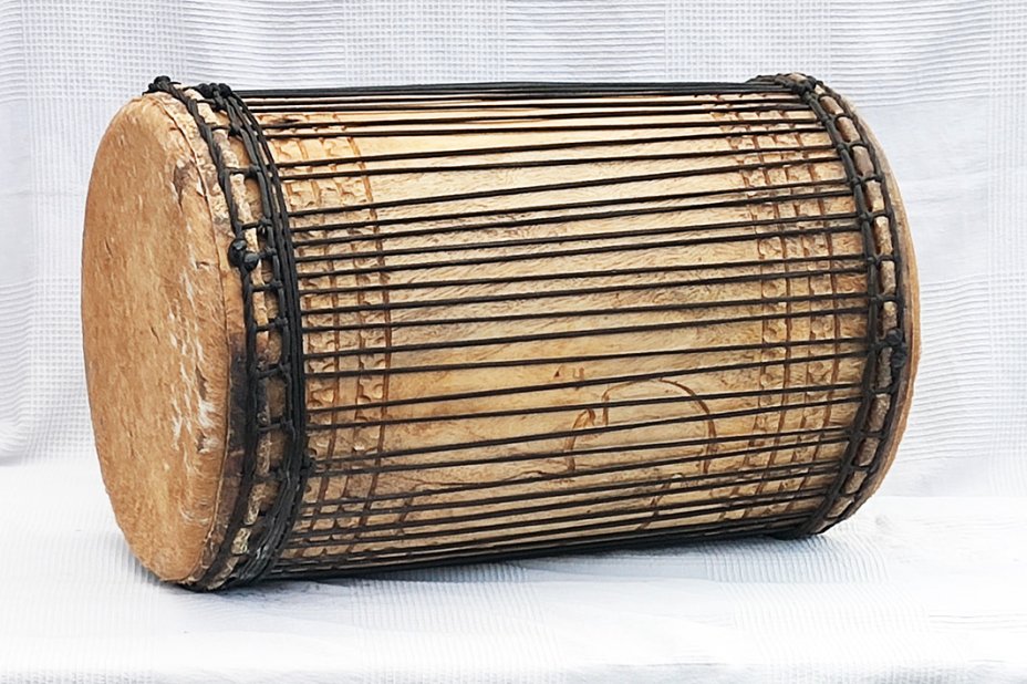Melina traditional mounting dununba dunun - Guinea dunun drum