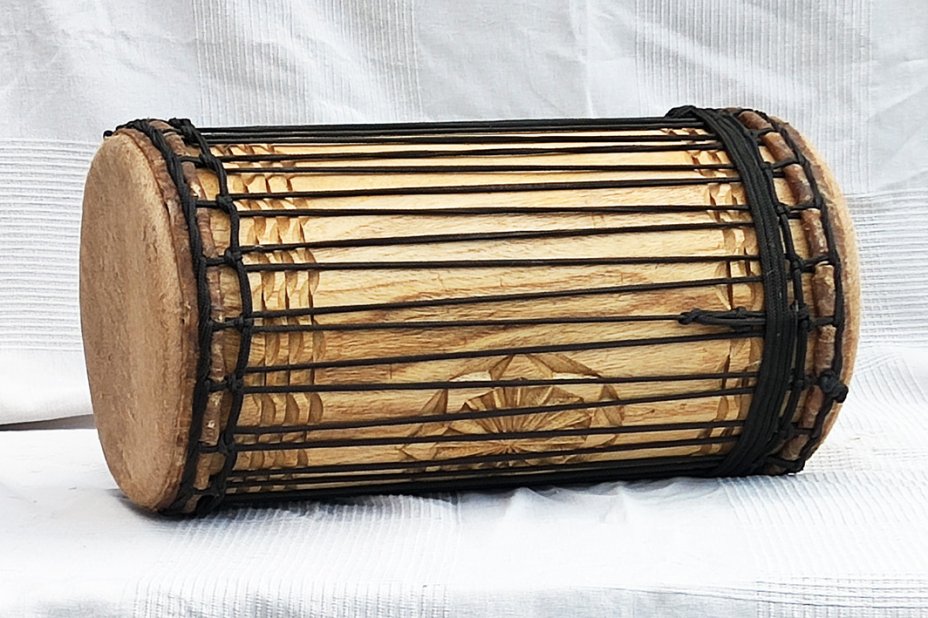 Melina traditional mounting kenkeni dunun - Guinea dunun drum