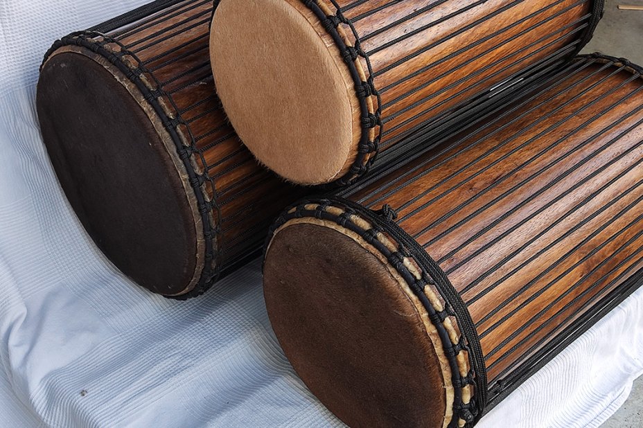 Rosewood (gueni) Guinea dunun drums set