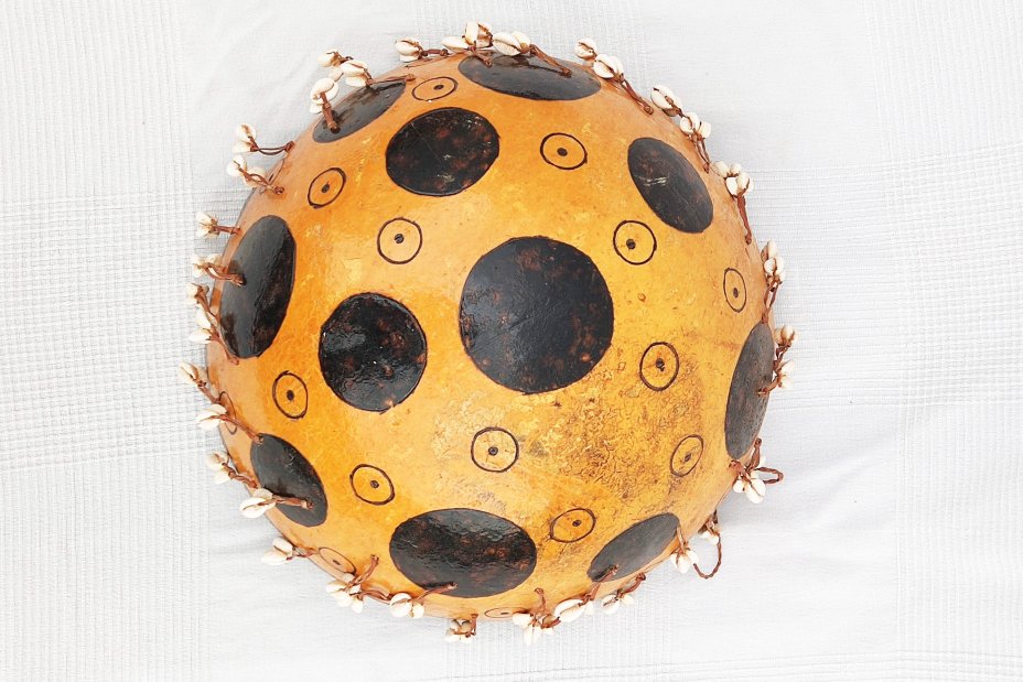 Gita - Calabash with cowries