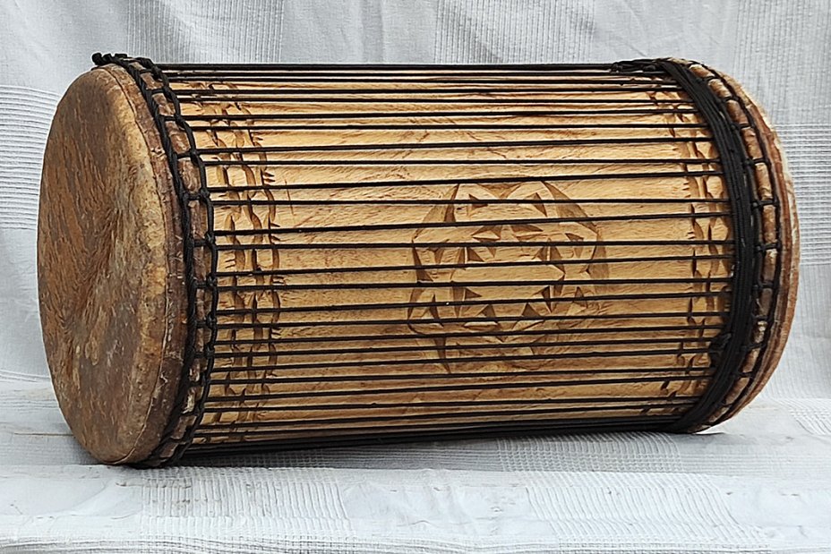 Melina traditional mounting dununba dunun - Guinea dunun drum