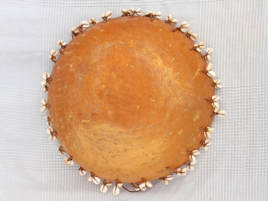 Gita - Calabash with cowries