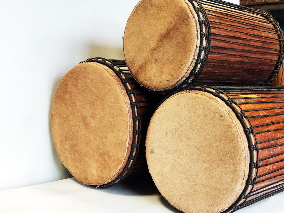Rosewood (gueni) Guinea dunun drums set